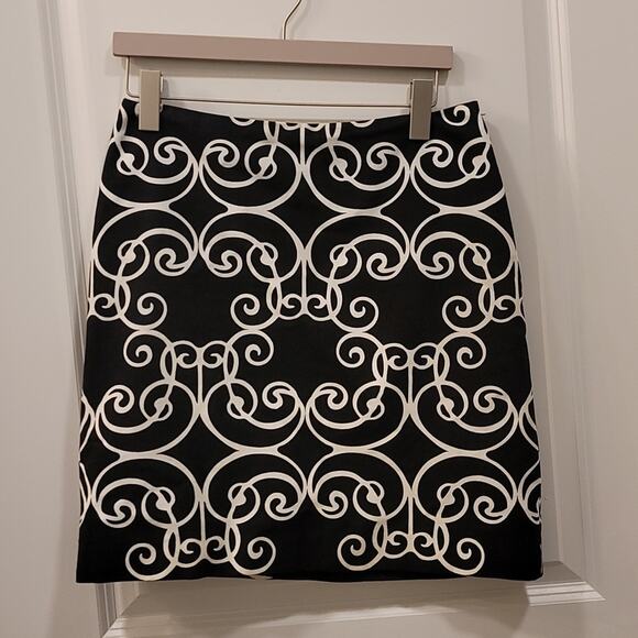 Ann Taylor Black and white scroll skirt - Picture 2 of 6